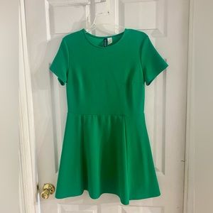 PRICE DROP!!! EUC H&M Divided size 14 green dress / peplum / fit and flare